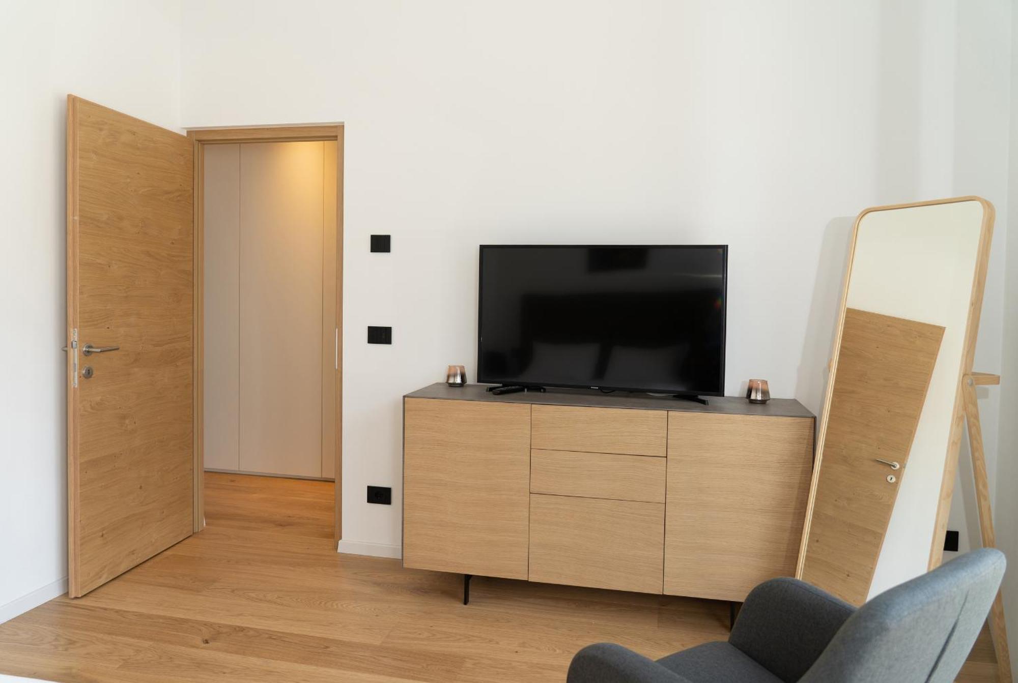 Serviced Apartments By Hotel De Charme Лавено Стая снимка